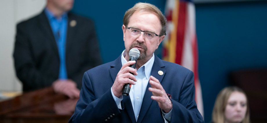 “poetry-is-not-sexual-misconduct”:-gop-congressman-digs-hole-deeper