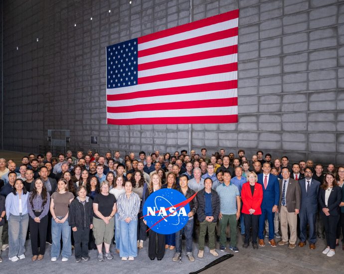 civil-servants-sworn-in-at-nasa-ames