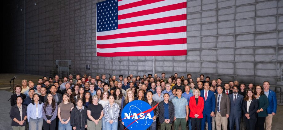 civil-servants-sworn-in-at-nasa-ames