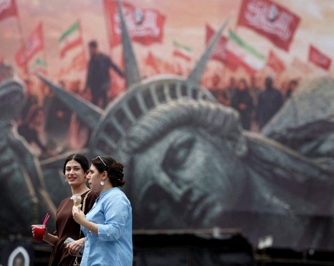 iran-war-live:-tehran-prepares-conditions-to-open-strait-of-hormuz