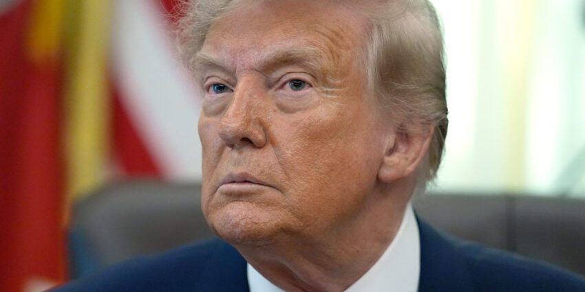The Traitor signs order renaming Lake Ontario as ‘Lake America’ in the United States