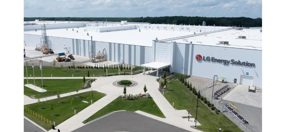 lg-energy-solution’s-new-lansing-plant-starts-making-cells-for-grid-storage-and-evs