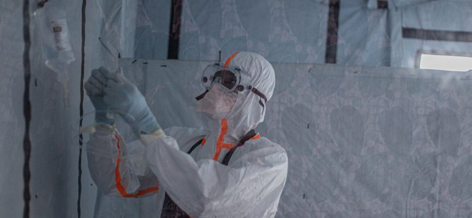 drc-begins-vaccinating-front-line-healthcare-workers-against-ebola