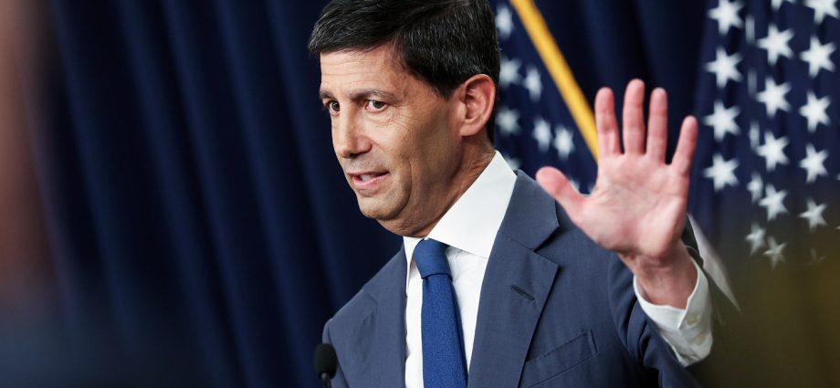 ‘big-questions’-and-few-easy-answers-for-fed-chair-at-annual-retreat