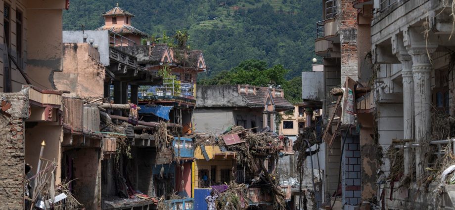 nearly-470-killed-in-nepal-floods:-what-we-know-about-rescue-efforts