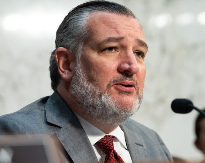 ted-cruz’s-dolly-parton-tribute-post-takes-an-unexpected-nsfw-turn