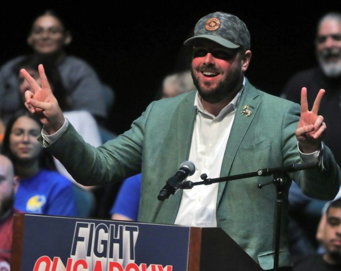 texas-dems’-leader-pulls-no-punches:-abbott,-paxton-are-“full-of-sh–”