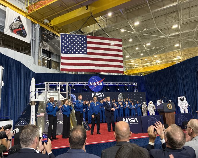 president-honors-nasa’s-artemis-ii-crew-with-highest-us-space-award