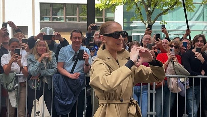 fans-welcome-celine-dion-outside-her-paris-hotel-as-she-prepares-to-launch-a-16‑show-arena-residency