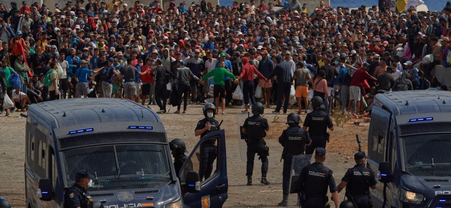 spain-asks-eu-for-help-to-process-5,000-ceuta-migrants-amid-local-unrest