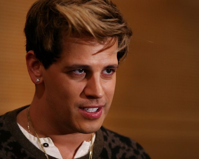 far-right-uk-provocateur-milo-yiannopoulos-detained-by-ice-in-us
