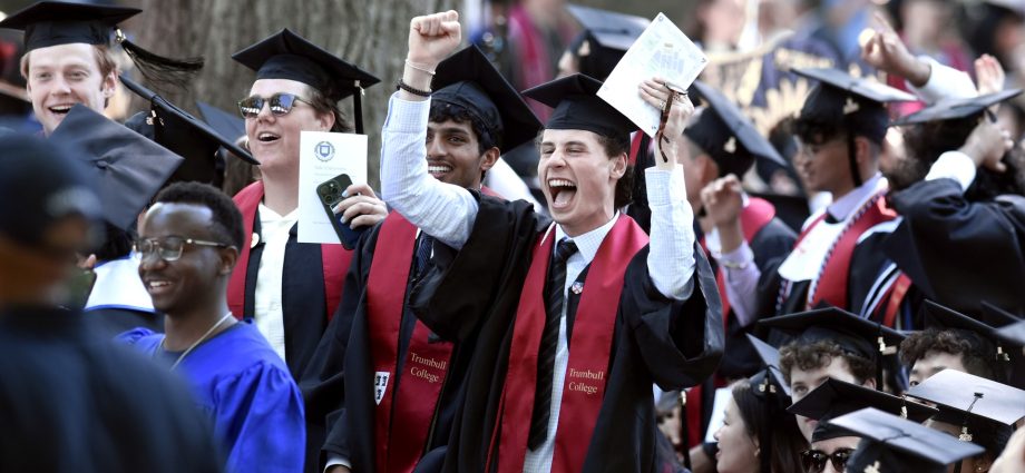 is-college-worth-it?-new-census-data-offers-answers,-but-access-to-that-information-is-at-risk