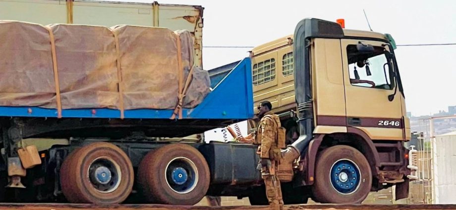 tuareg-rebels-free-more-malian-soldiers-in-prisoner-swap,-sources-say