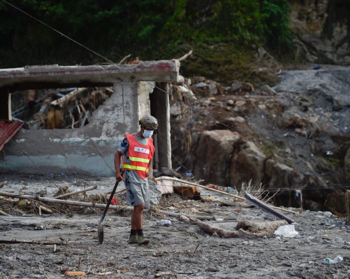 nepal-and-china-resume-flood-rescue-as-death-toll-nears-600