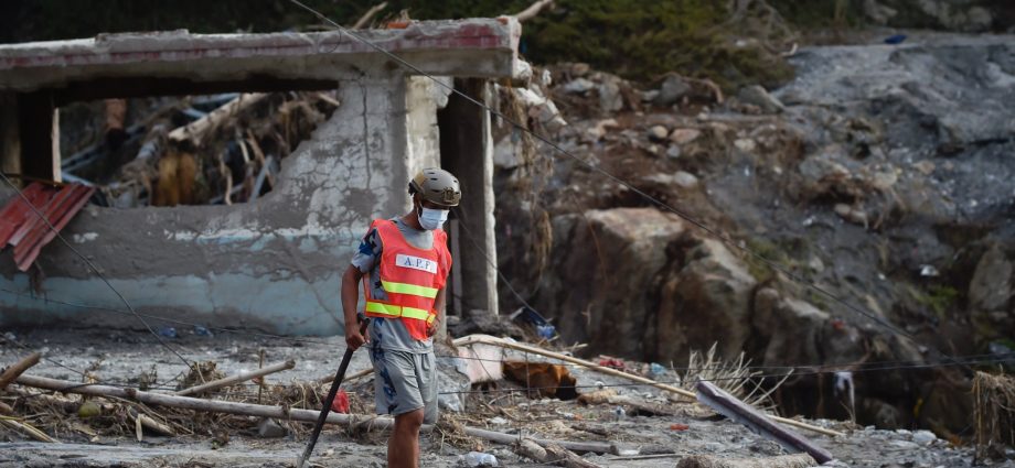 nepal-and-china-resume-flood-rescue-as-death-toll-nears-600