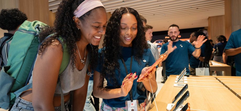 cheap-smartphones-are-dead.-apple-doesn’t-care