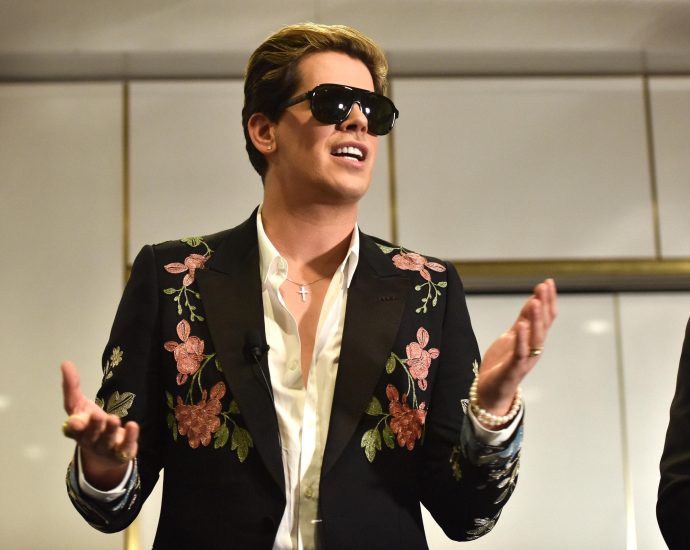 milo-yiannopoulos-detained-by-ice-in-louisiana