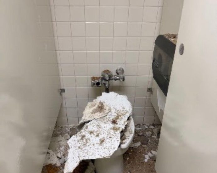 mice,-a-caved-in-ceiling,-and-cloudy-water:-the-gsa’s-new-office-is-falling-apart