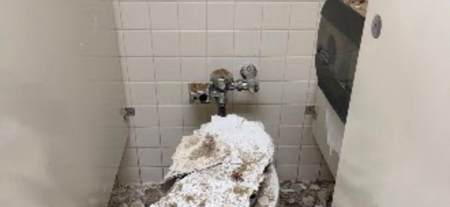 mice,-a-caved-in-ceiling,-and-cloudy-water:-the-gsa’s-new-office-is-falling-apart