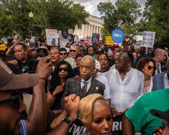 bernie-sanders,-aoc-join-marchers-in-washington-to-‘defend-the-vote’
