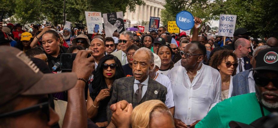 bernie-sanders,-aoc-join-marchers-in-washington-to-‘defend-the-vote’