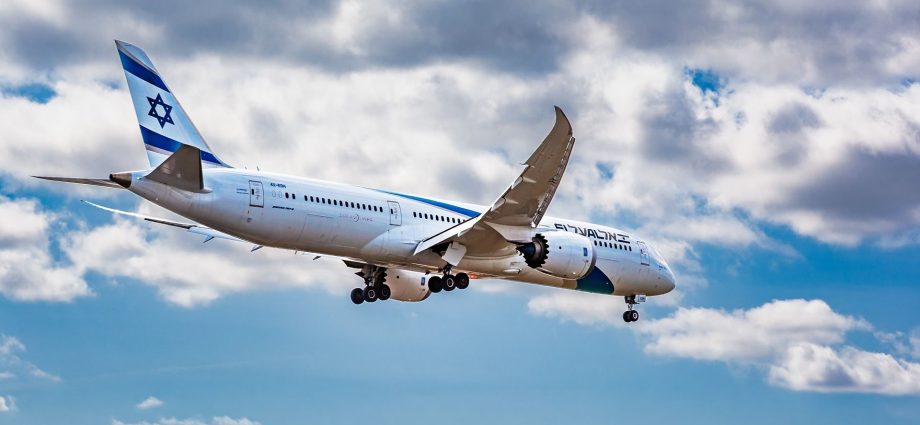 passenger-finds-anti-israel-note-hidden-in-suitcase-after-alaska-airlines-el-al-trip