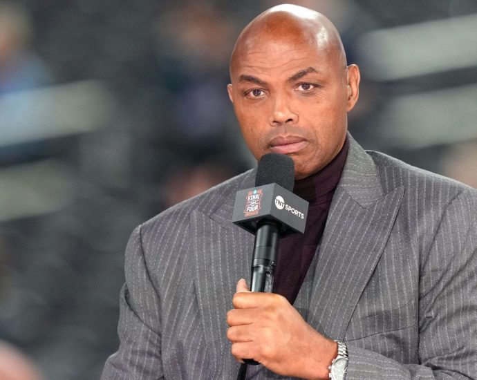 ex-nba-player-charles-barkley-says-he-opposes-trans-women-in-wnba
