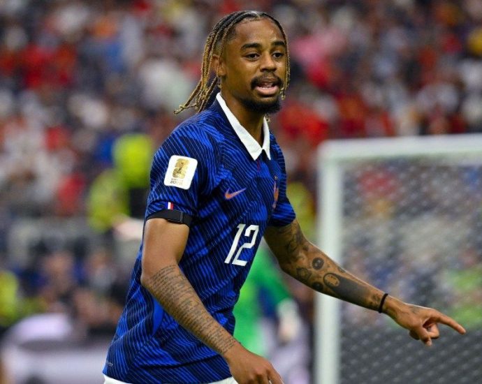 liverpool-strike-deal-to-sign-psg’s-barcola-for-up-to-$166m:-reports