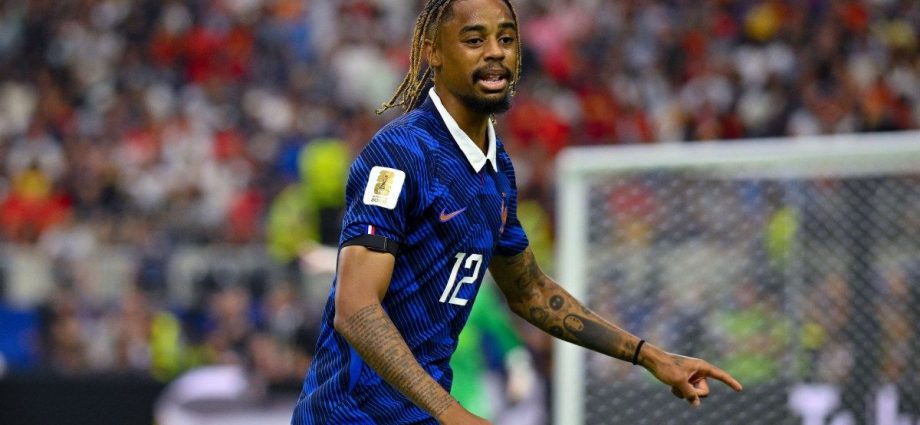 liverpool-strike-deal-to-sign-psg’s-barcola-for-up-to-$166m:-reports