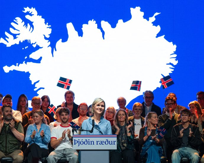 icelanders-weigh-economic-sovereignty-against-geopolitical-safety-in-eu-vote