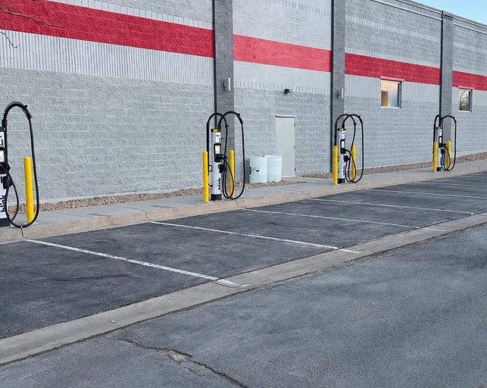 blink’s-new-energy-management-system-helps-ev-charging-sites-maximize-existing-power-capacity