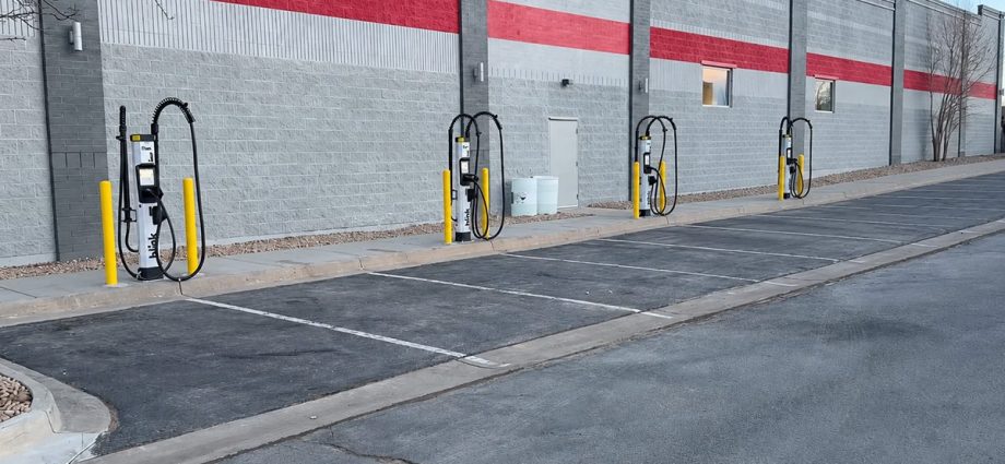 blink’s-new-energy-management-system-helps-ev-charging-sites-maximize-existing-power-capacity