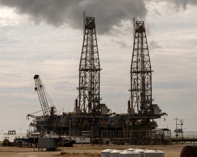 us-eyes-stake-in-venezuelan-oil-as-wars-in-iran,-ukraine-strain-supplies:-report