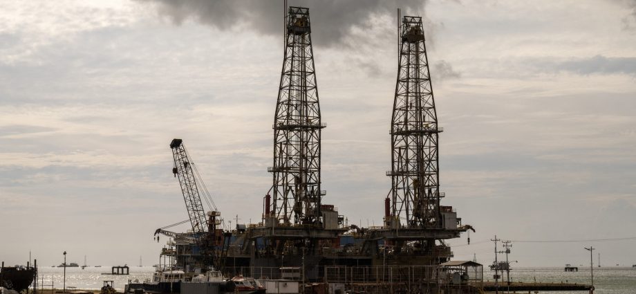 us-eyes-stake-in-venezuelan-oil-as-wars-in-iran,-ukraine-strain-supplies:-report