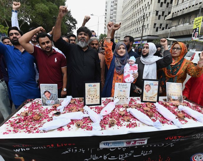 pakistan-suspends-eight-officials-over-hospital-fire-that-killed-14-babies