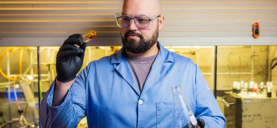 scientists-turn-one-of-the-hardest-plastics-to-recycle-into-high-performance-engine-lubricant