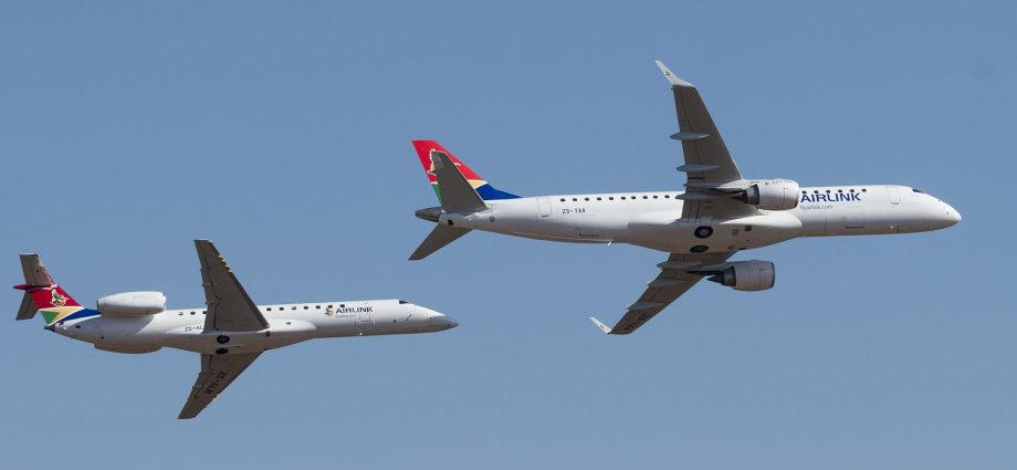 within-50-feet:-2-airlink-e-jets-only-just-clear-cape-town-stadium-in-viral-flyover