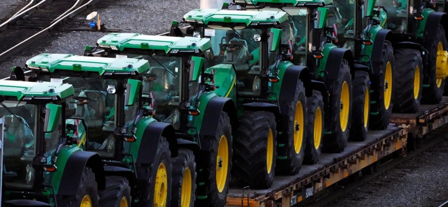 farmers-are-being-notified-about-a-settlement-with-john-deere.-does-it-go-far-enough?