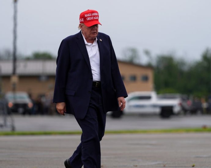 as-midterm-elections-approach,-republican-candidates-weigh-how-closely-to-align-with-the-traitor
