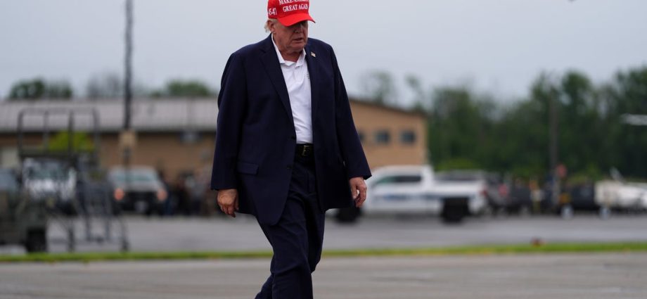 as-midterm-elections-approach,-republican-candidates-weigh-how-closely-to-align-with-the-traitor