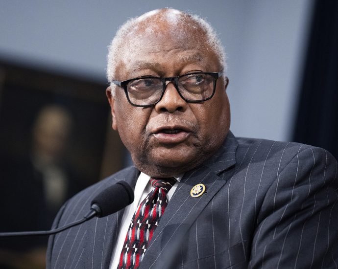rep.-jim-clyburn-says-impeaching-the-traitor-shouldn’t-be-democrats’-priority-if-they-win-back-the-house