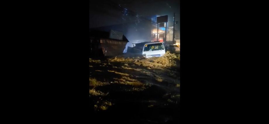 video:-raging-floodwaters-sweep-away-lorry-in-the-philippines
