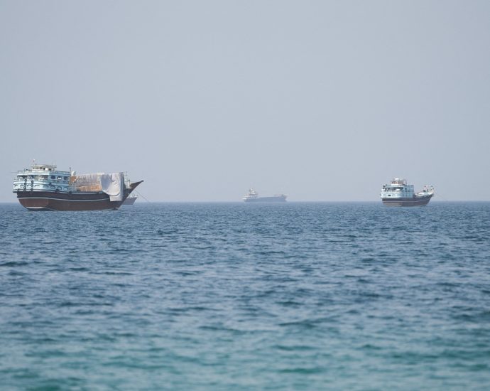 us-strikes-iran’s-lark-island-in-first-attack-in-weeks