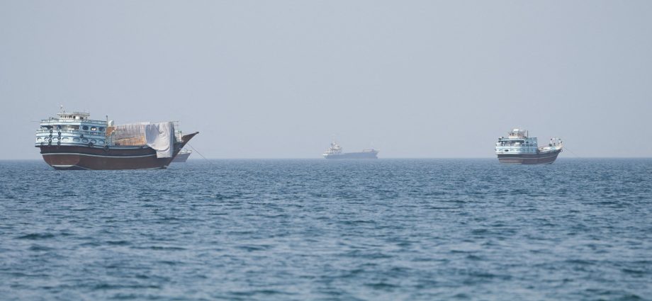 us-strikes-iran’s-lark-island-in-first-attack-in-weeks