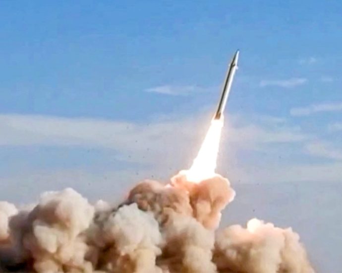iran-war-live:-irgc-attacks-us-bases-in-jordan-after-us-bombs-larak-island