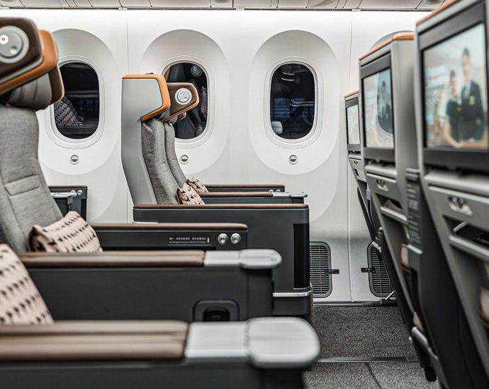 the-striking-differences-between-business-class-&-premium-economy-on-ultra-long-haul-flights