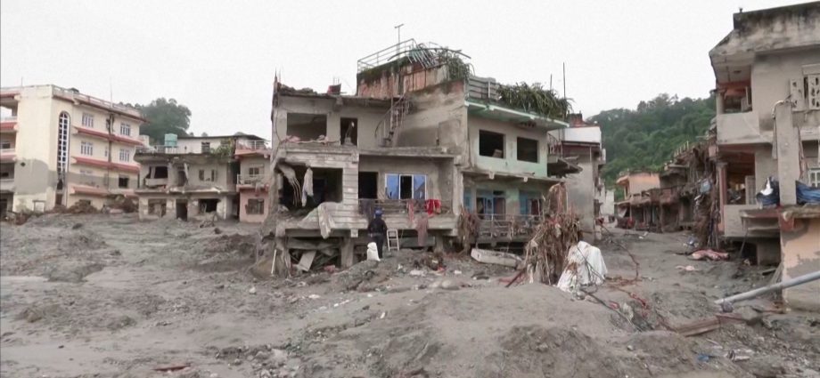people-return-to-their-flood-ravaged-homes-in-nepal