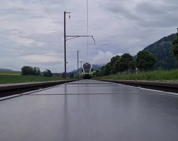 sun-ways-is-testing-out-train-track-solar-farms