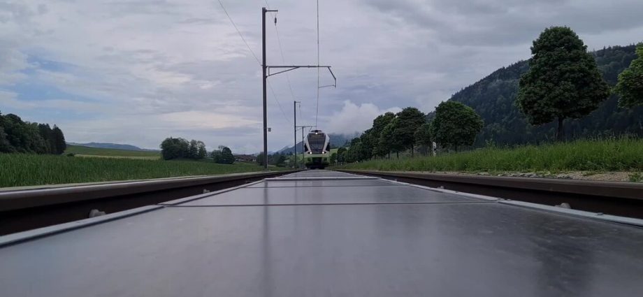 sun-ways-is-testing-out-train-track-solar-farms