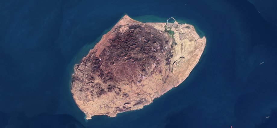 iran-vows-‘punishment’-after-us-strikes-on-iran’s-larak-island